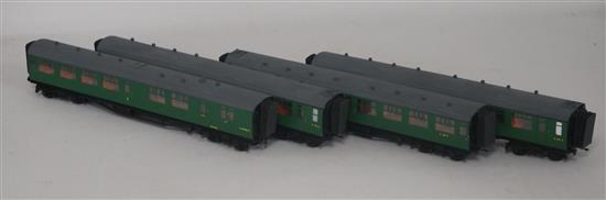 A BR 32145 Steam Locomotive in black and 40 Southern Pride and other passenger coaches,